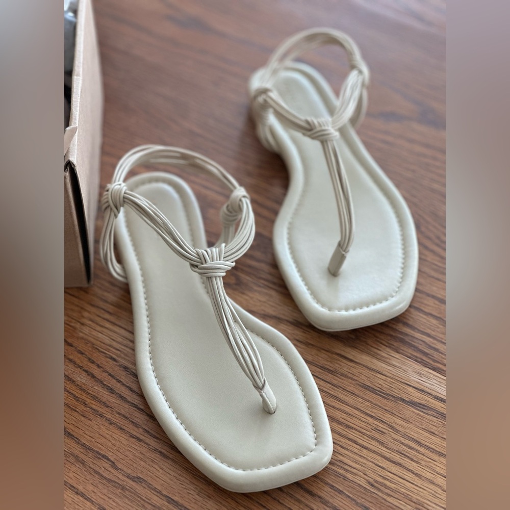 Brand new Vince Deja leather sandals - NEVER BEEN WORN size 8